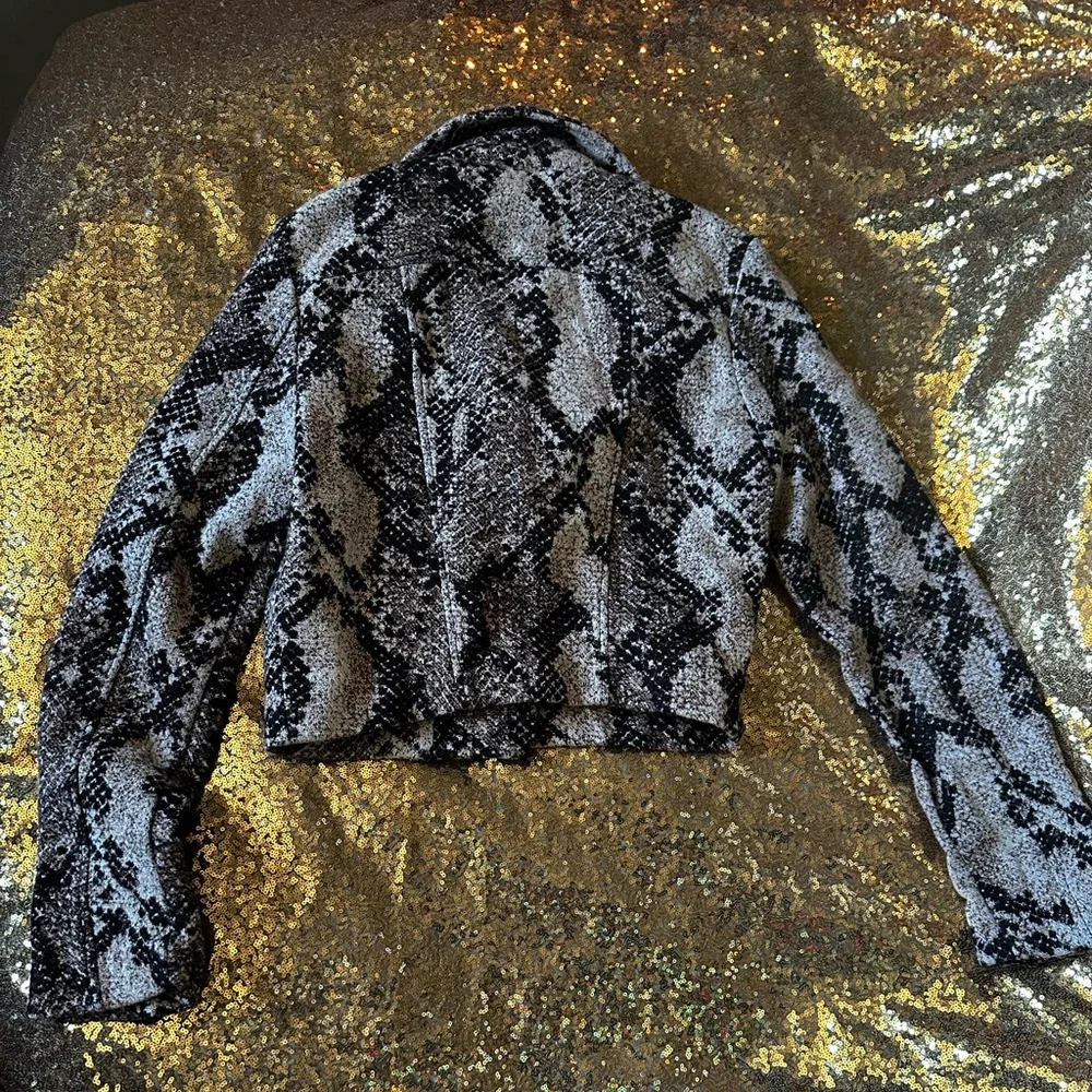 H&M Women Snake Print Jacket with Metal details Color Brown Size 4 - Picture 12 of 14